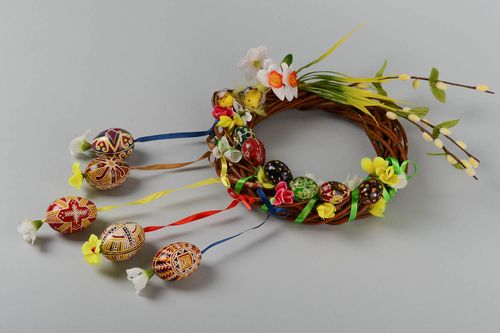Corona de Pascua artesanal trenzada de ramas elemento decorativo regalo original - MADEheart.com