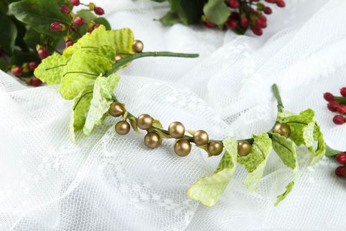 Serre-tête fantaisie Bijou fait main avec feuilles vertes Accessoire cheveux - MADEheart.com