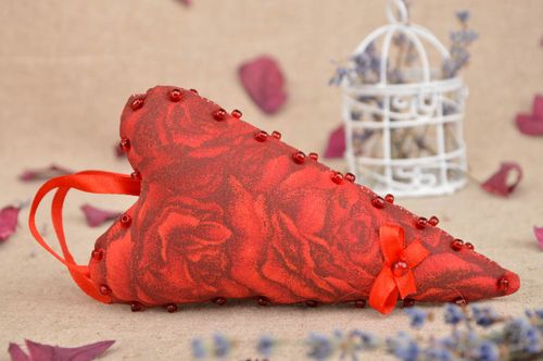 Handmade Wand Schmuck Hängedeko Herz Deko für die Wand in Rot Deko zum Aufhängen - MADEheart.com