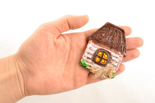 Calamita da frigorifero fatta a mano in ceramica casetta magnete da frigo - MADEheart.com