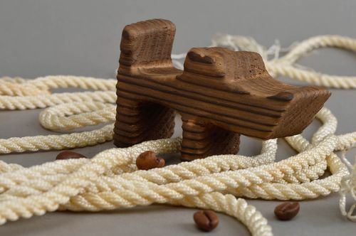 Figura de madera de pino artesanal pequeña diseño de interior redalo original - MADEheart.com