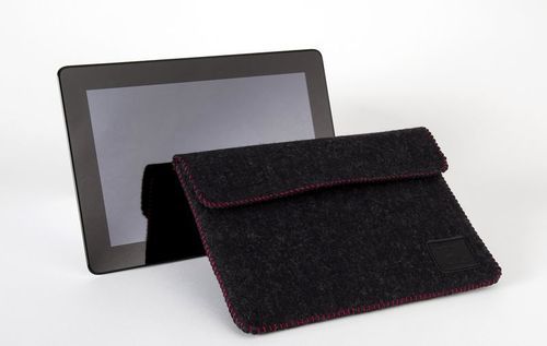 Felt sleeve for 9.7 inch tablet - MADEheart.com