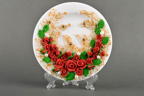 Plato de arcilla artesanal con flores rojas utensilio de cocina menaje del hogar - MADEheart.com