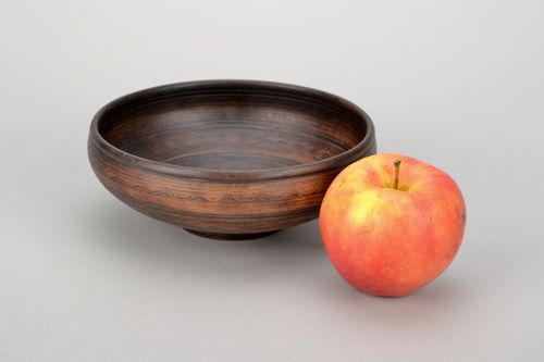 Schüssel aus Ton in Milchbrennen-Technik - MADEheart.com