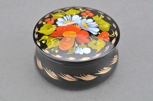 Wooden round box with concave edging Poppy, camomiles and arrow wood - MADEheart.com