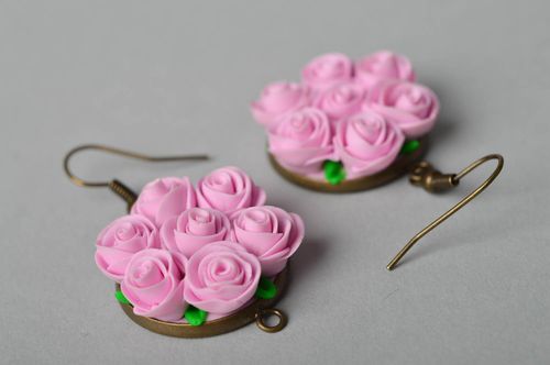Boucles doreilles fleurs Bijou fait main roses pâte polymère Cadeau femme - MADEheart.com