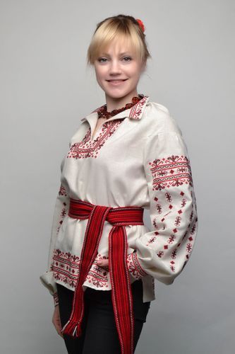Linen cross stitched blouse with geometric ornaments - MADEheart.com