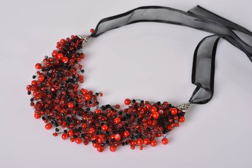 Collier en perle de rocaille Bijou fait main rouge et noir original Cadeau femme - MADEheart.com