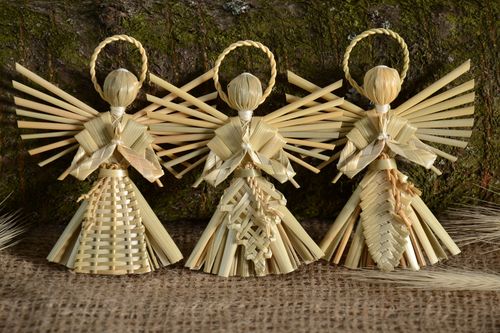 Set of 3 handmade interior straw decorations in the shape of guardian angels - MADEheart.com
