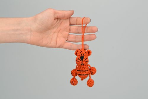 Muñeco tejido a mano - MADEheart.com
