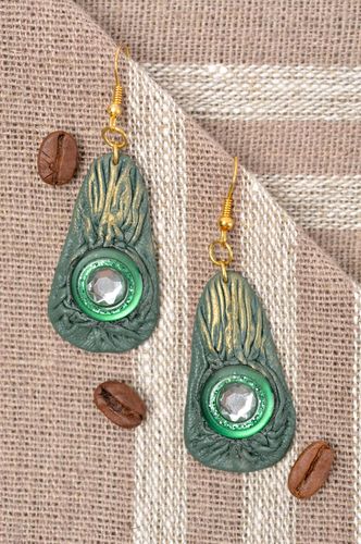 Boucles doreilles en cuir Bijou fait main avec plastique Cadeau femme - MADEheart.com