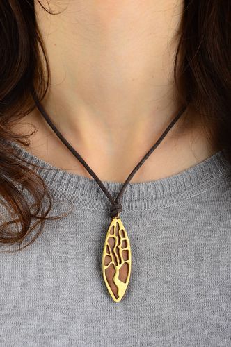 Handmade schöner Leder Anhänger Accessoire für Frauen Designer Schmuck Baum - MADEheart.com