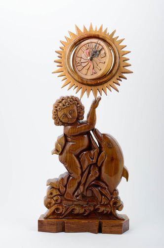 Uhr aus Holz Handmade Deko ungewöhnliche Uhr schön Tisch Uhr Junge mit Delphin - MADEheart.com