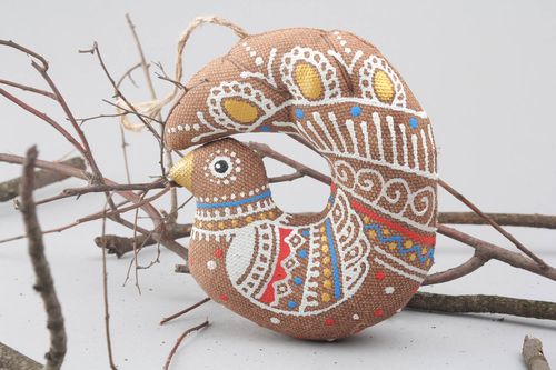 Pingente decorativo artesanal de têxtil impregnado com decocção de café Pomba - MADEheart.com