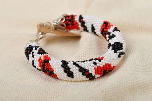Handmade wrist beaded bracelet jewelry in ethnic style designer accessory - MADEheart.com