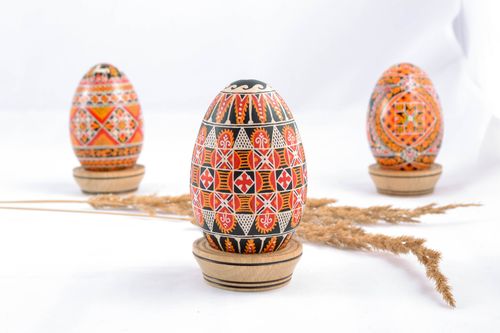 Designer Easter egg with painting - MADEheart.com