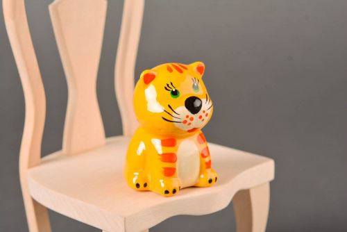Statuetta in gesso fatta a mano figurina decorativa a forma di gatto giallo - MADEheart.com