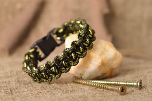 Pulsera hecha a mano de paracord regalo original para hombre accesorio de moda - MADEheart.com