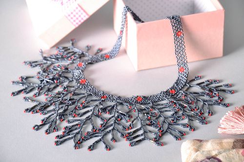 Gray beaded necklace - MADEheart.com