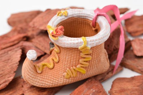 Handmade Keramik Deko Figur aus Ton Keramik Schuh Miniatur Figur stilvoll schön - MADEheart.com