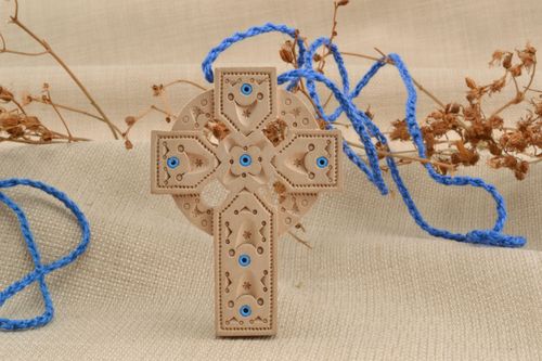 Holzkreuz Anhänger - MADEheart.com