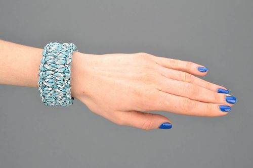 Blue woven bracelet - MADEheart.com