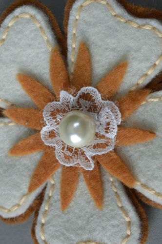 Handmad designer brooch in the form of white flower made of felt with bead - MADEheart.com