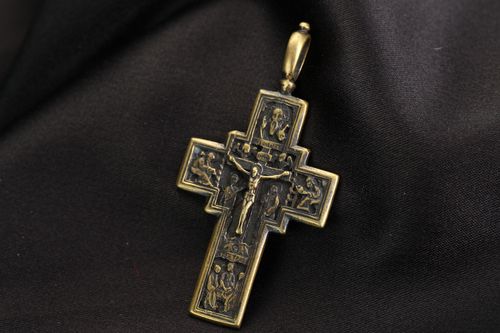 Cruz de bronze com crucifixo feito à mão - MADEheart.com