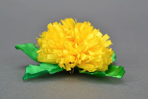 Broche fleur en rubans de satin pissenlit faite main - MADEheart.com