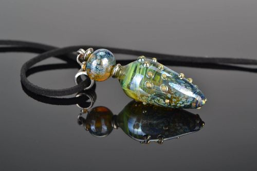 Pendentif en verre au chalumeau fait main - MADEheart.com