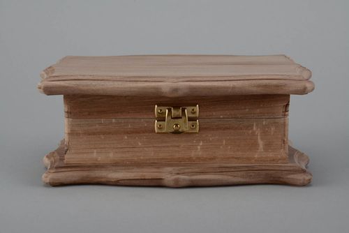 Boîte en bois brut à bijoux faite main - MADEheart.com