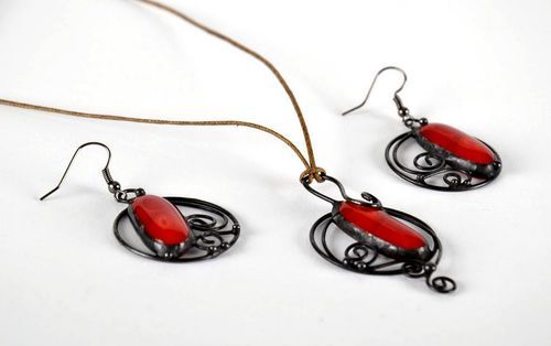 Earrings and pendant set for high society parties - MADEheart.com
