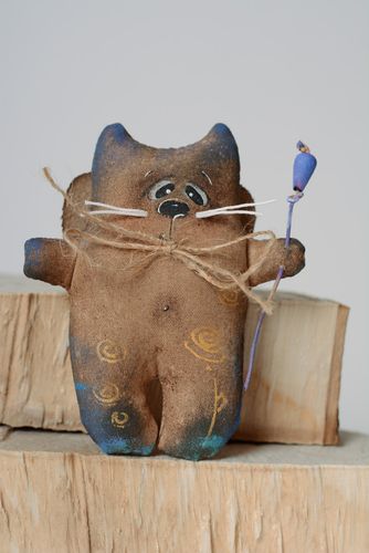 Handgemachter Magnet an Kühlschrank mit Kaffeetränkung in Form von nettem Kater - MADEheart.com