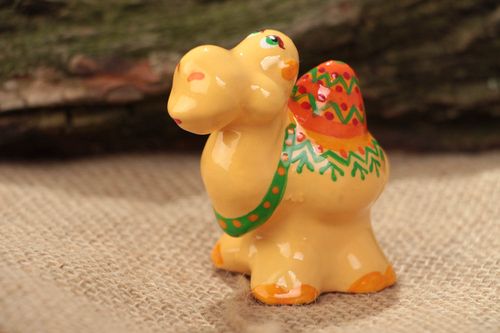 Kamel Figur aus Gips handmade klein bemalt in Gelb schön für Interieur Dekor  - MADEheart.com