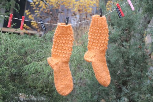Orange knitted socks - MADEheart.com