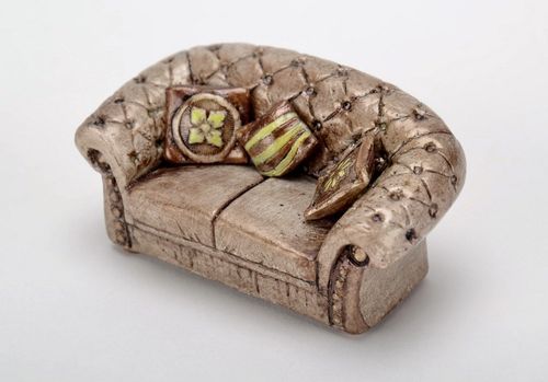 kleine Statuette aus Gips Sofa - MADEheart.com