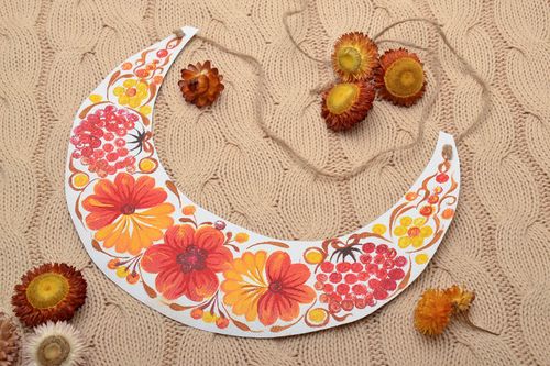 Fabric necklace with Petrikivka painting - MADEheart.com