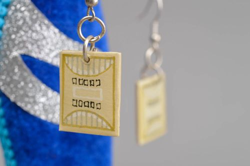 Boucles doreilles mode Bijou fait main rectangulaires beiges Accessoire femme - MADEheart.com