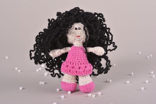 Handmade gehäkelte Puppe Designer Puppe mit lockigem Haar Stoff Spielzeug  - MADEheart.com