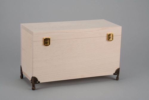 Blank box with legs - MADEheart.com