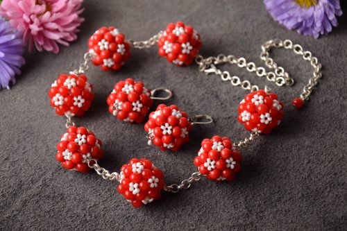 Set de bisutería hecho a mano collar artesanal pendientes de abalorios y cuentas - MADEheart.com