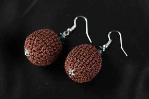 Gestrickte Kugeln Ohrringe - MADEheart.com
