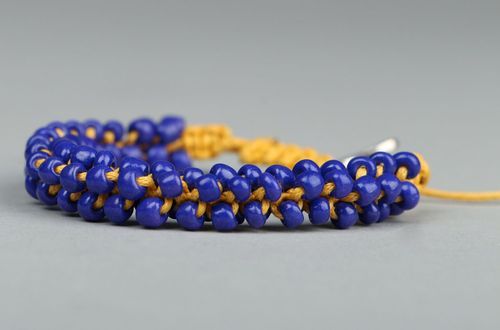 Beaded bracelet of blue color - MADEheart.com