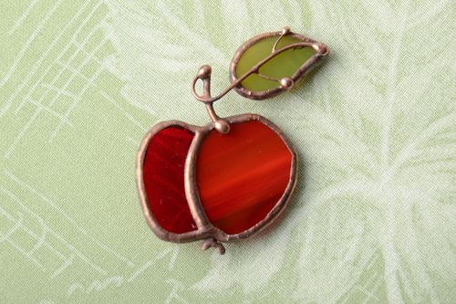 Stained glass brooch in the shape of red apple - MADEheart.com