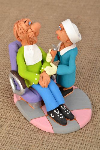 Statuina in ceramica fatta a mano soprammobile divertente souvenir originale - MADEheart.com