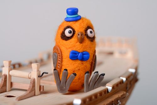 Miniatur Kuscheltier Eule in Trockenfilzen Technik - MADEheart.com