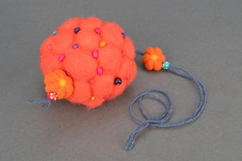 Christmas tree decoration felted of wool - MADEheart.com