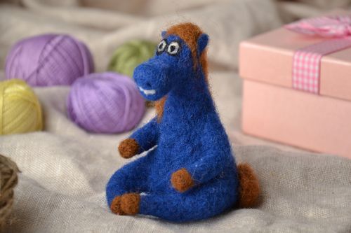 Woolen toy felted figurine  - MADEheart.com