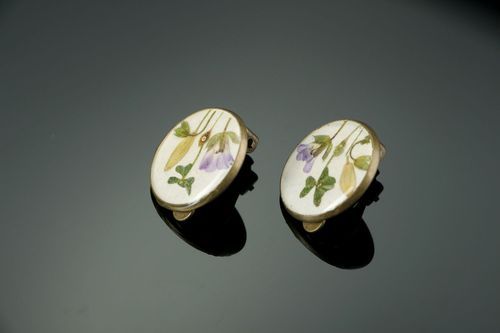 Earrings made ​​of flowers, covered with epoxy resin - MADEheart.com