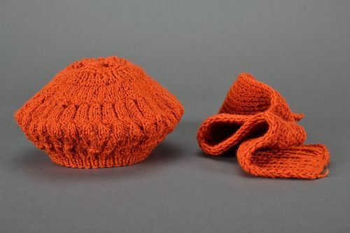 Beret and scarf knitted with needles - MADEheart.com